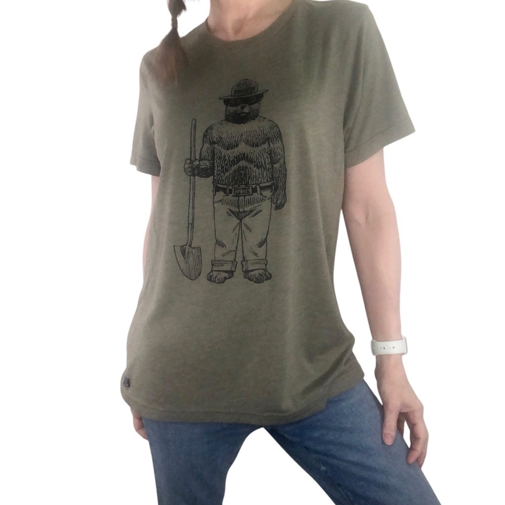 Smokey Bear Shovel Crewneck Tee (Unisex)Shirt Sz Medium Soft Spun Olive Green